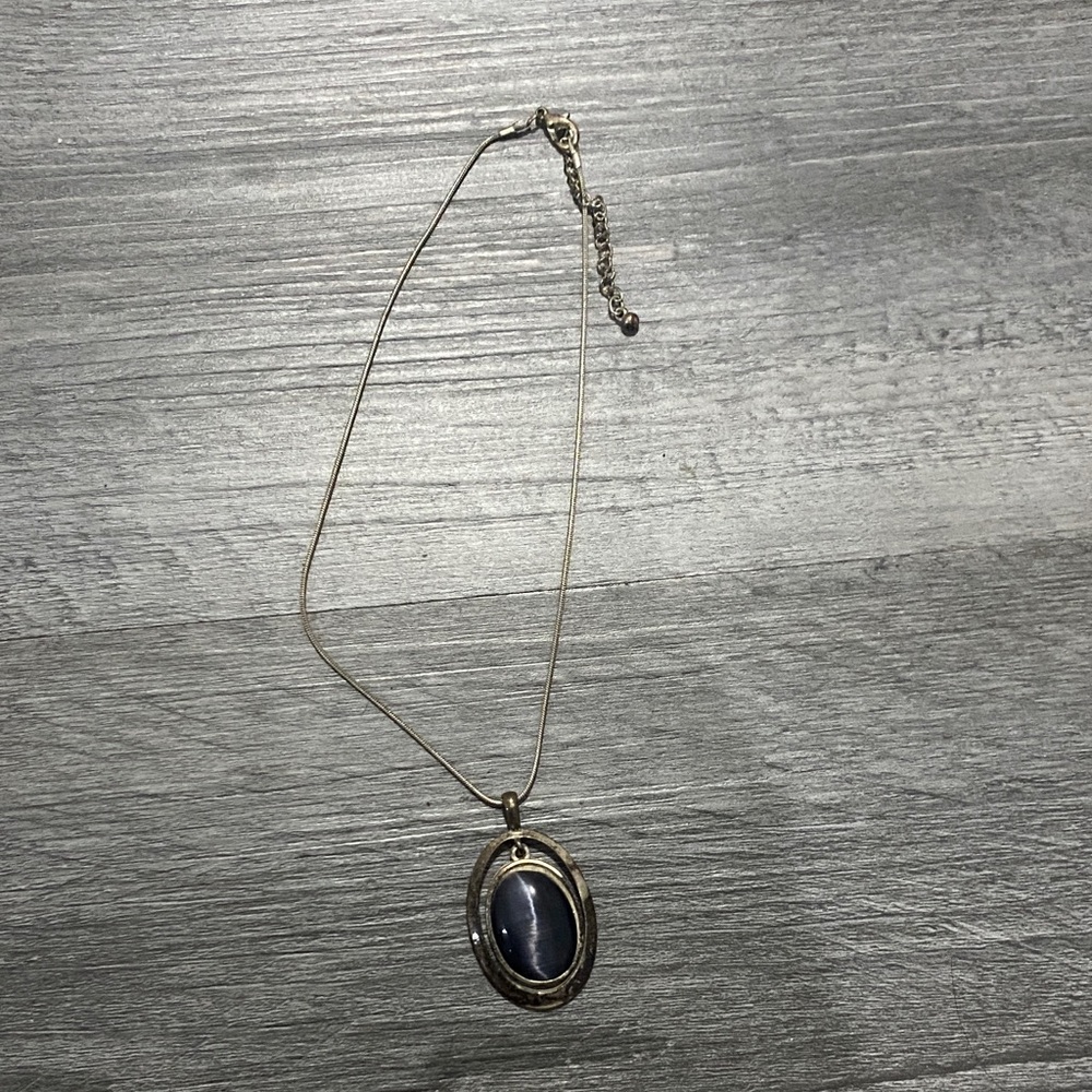 Elegant Silver Pendant Necklace